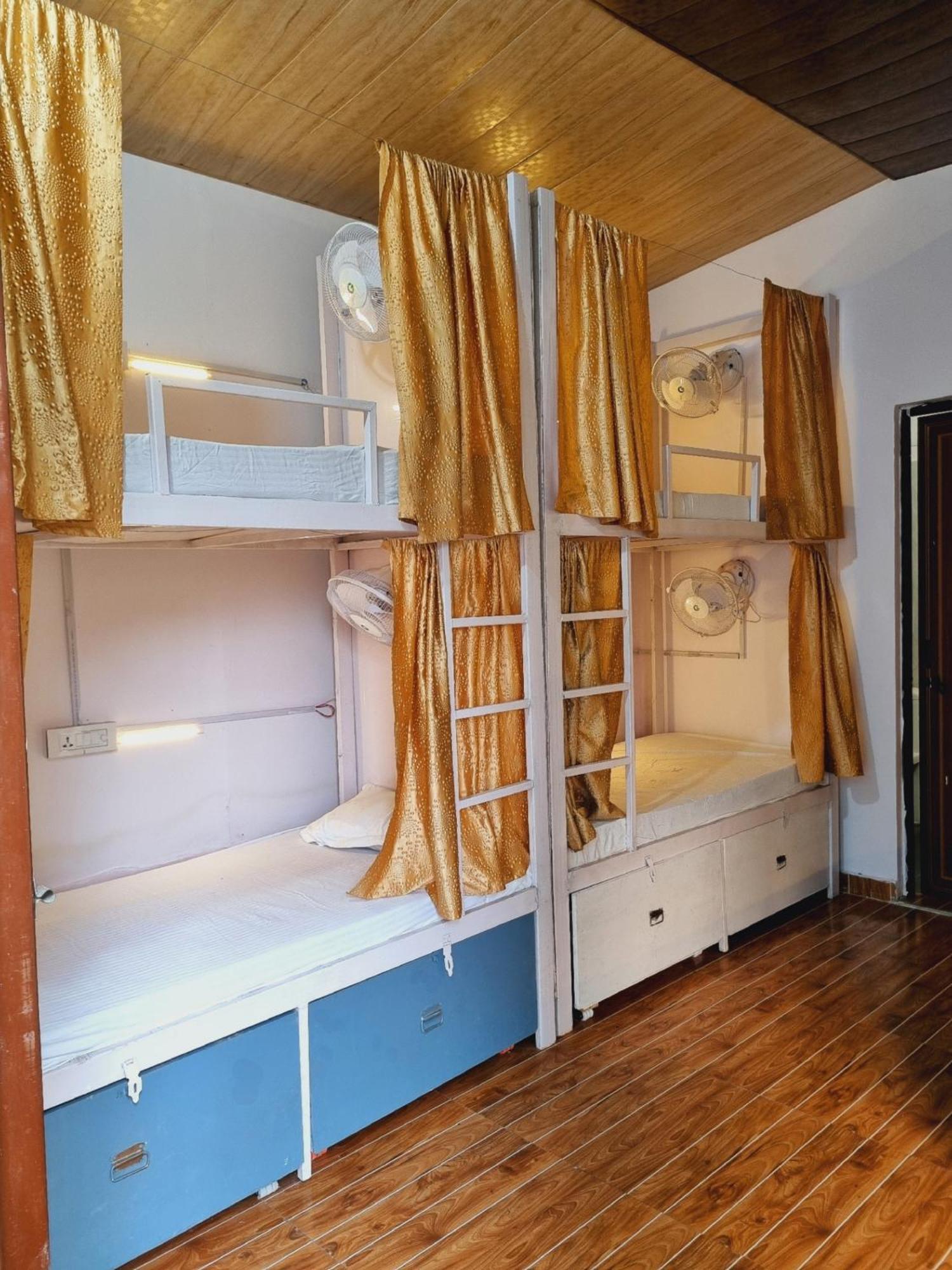 Landlopers Hostel Rišikéš Exteriér fotografie