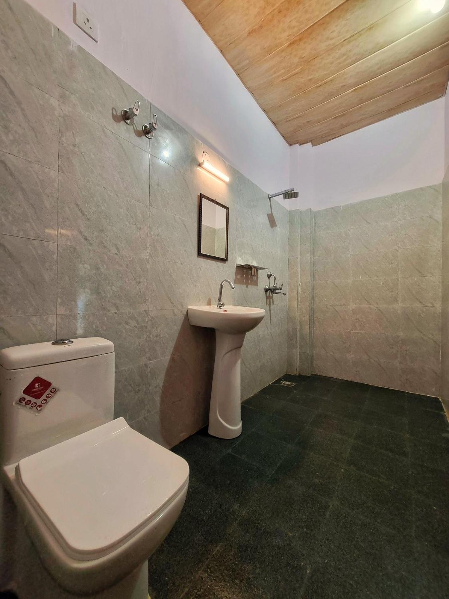 Landlopers Hostel Rišikéš Exteriér fotografie