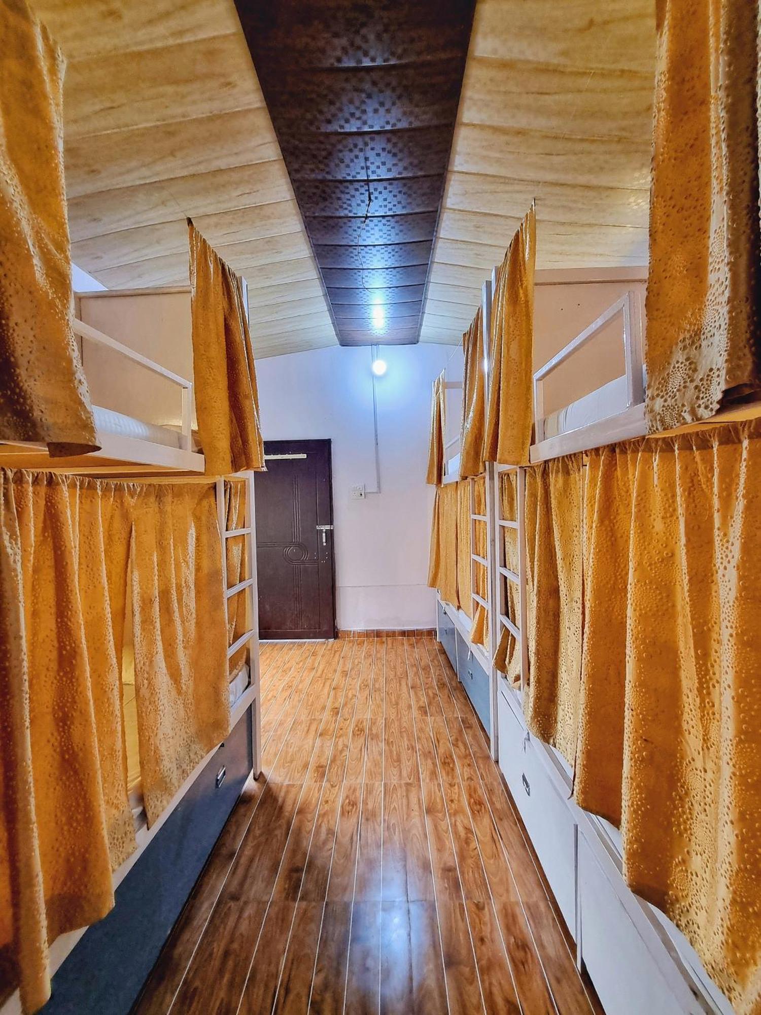 Landlopers Hostel Rišikéš Exteriér fotografie