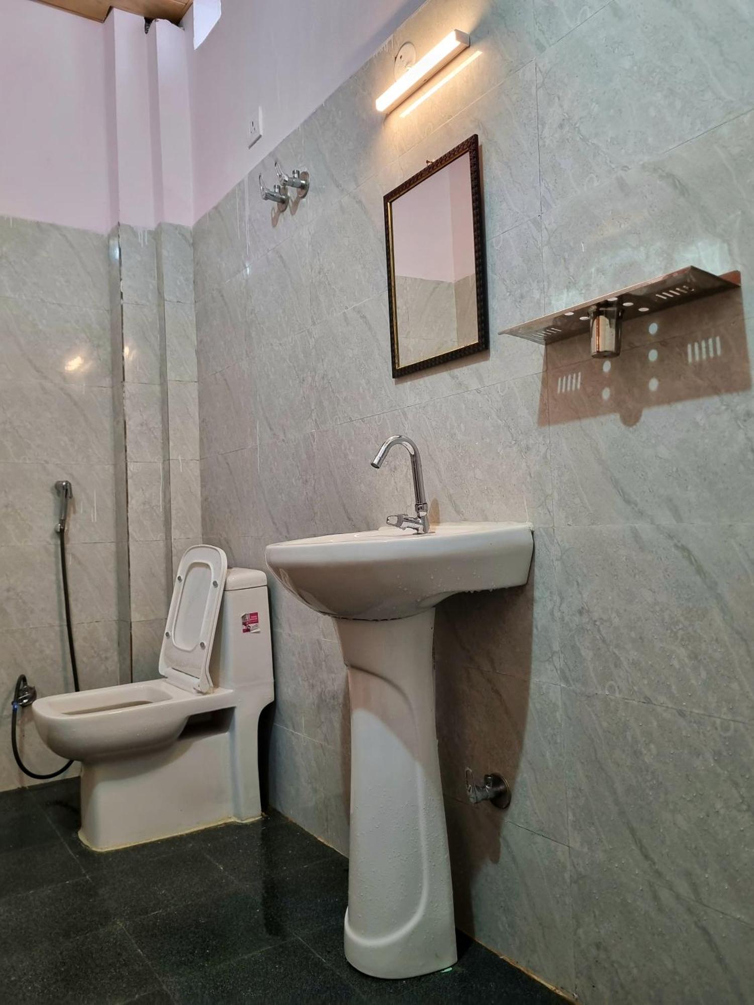 Landlopers Hostel Rišikéš Exteriér fotografie