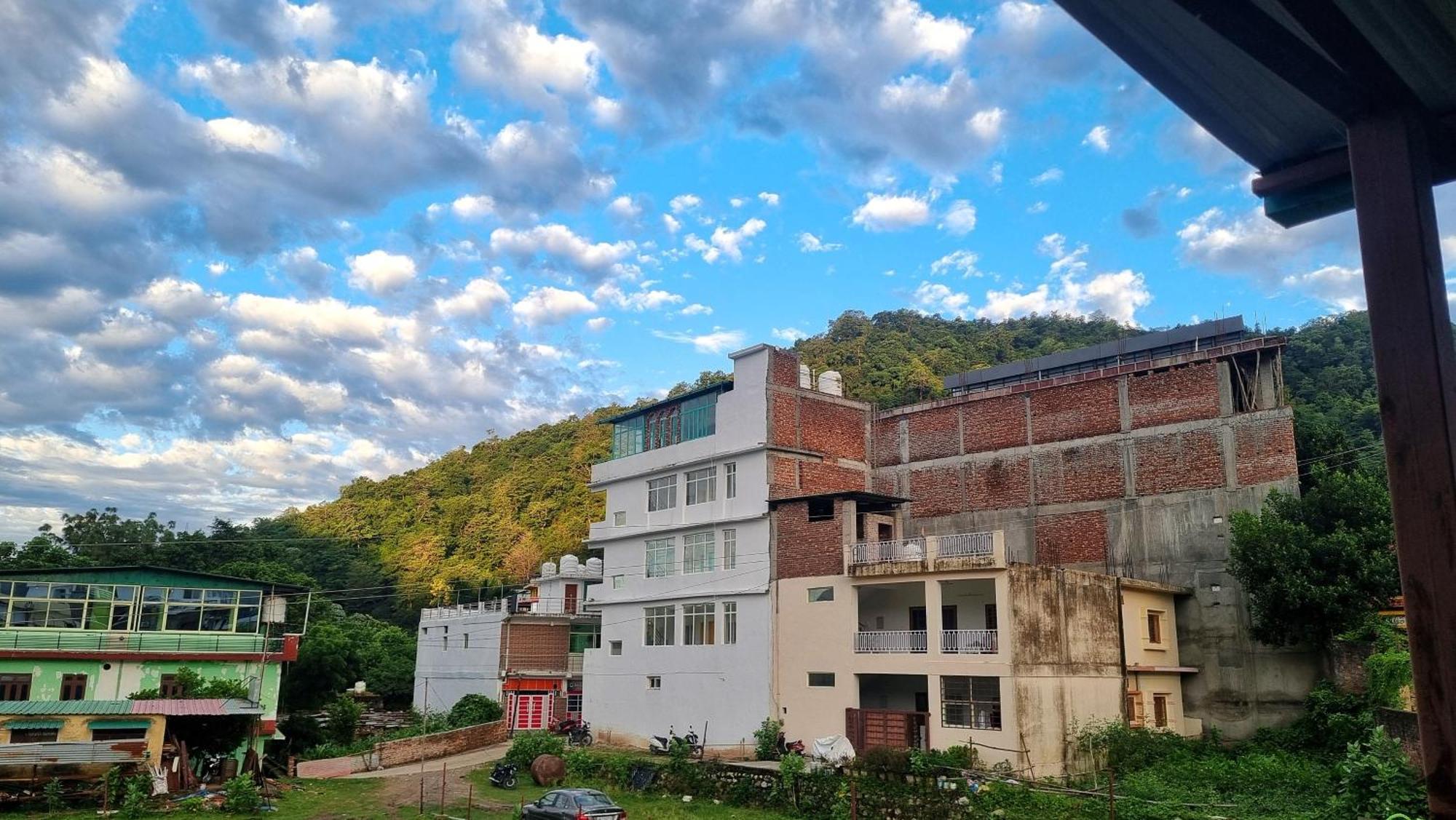 Landlopers Hostel Rišikéš Exteriér fotografie