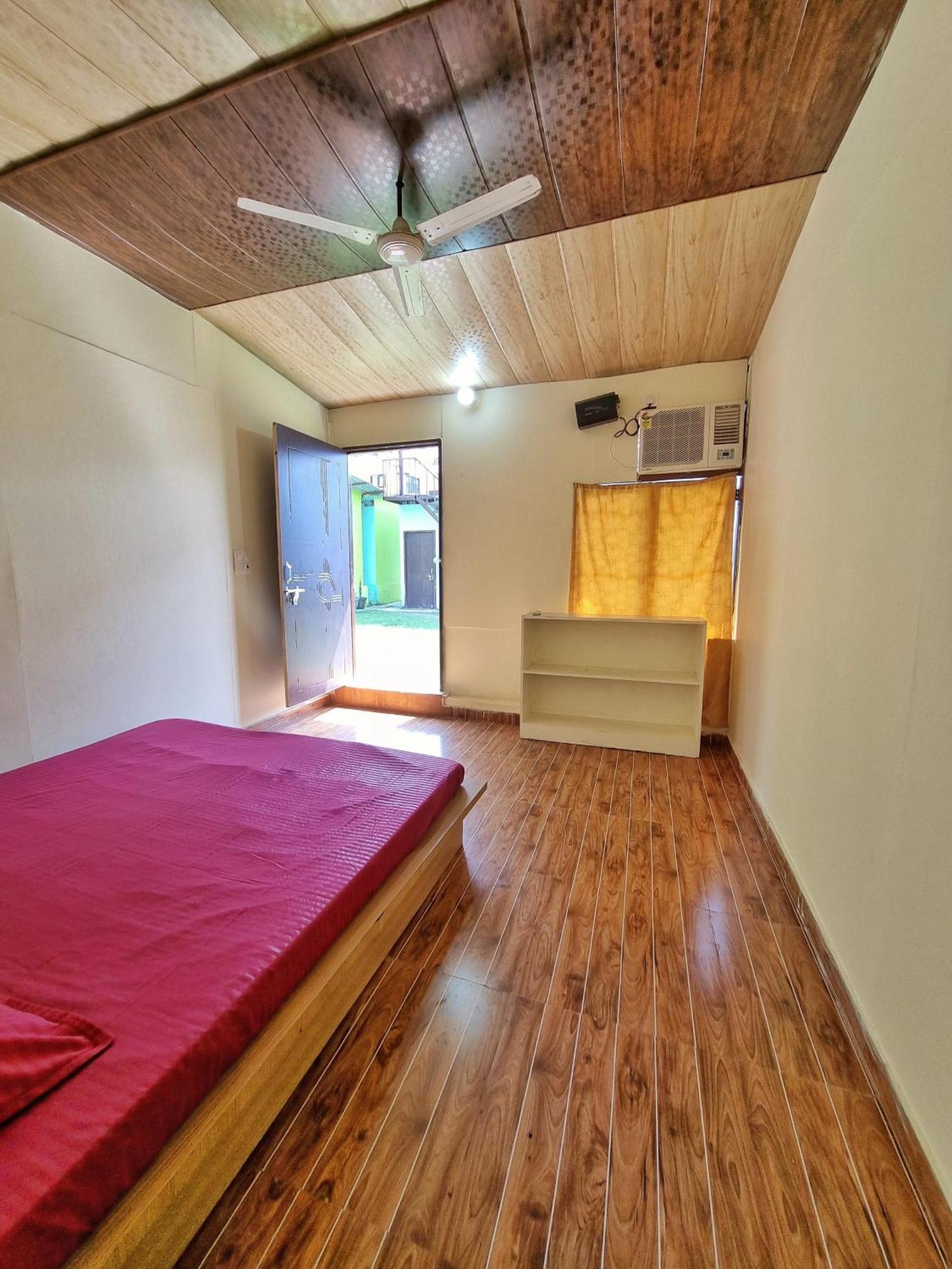 Landlopers Hostel Rišikéš Exteriér fotografie