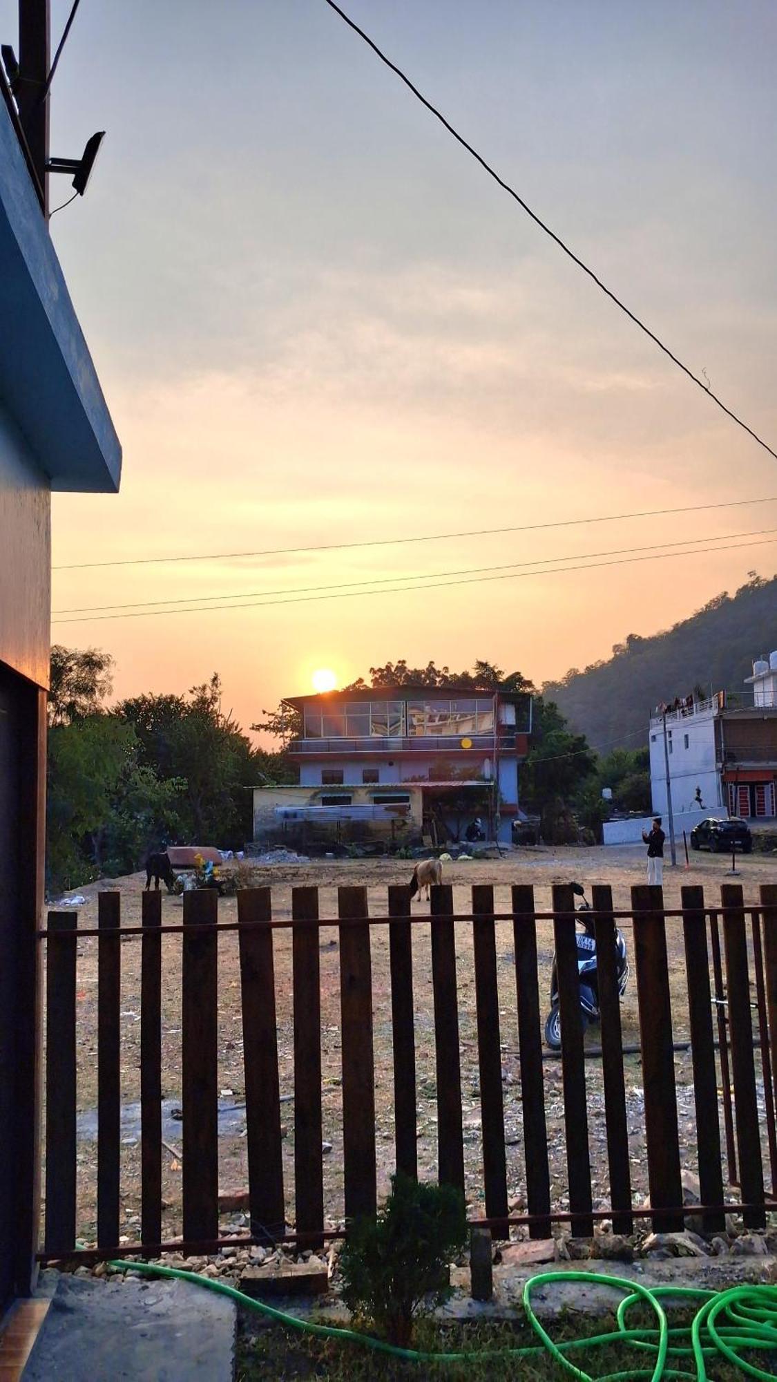 Landlopers Hostel Rišikéš Exteriér fotografie