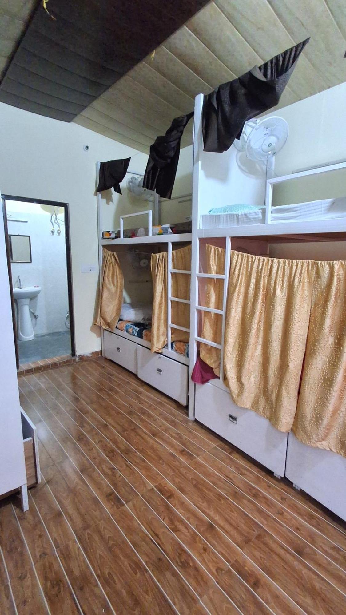 Landlopers Hostel Rišikéš Exteriér fotografie